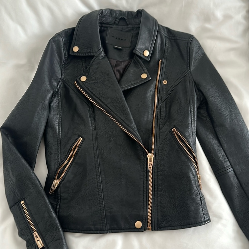Black leather jacket. Like new. Brand: blankNYC. Size XS